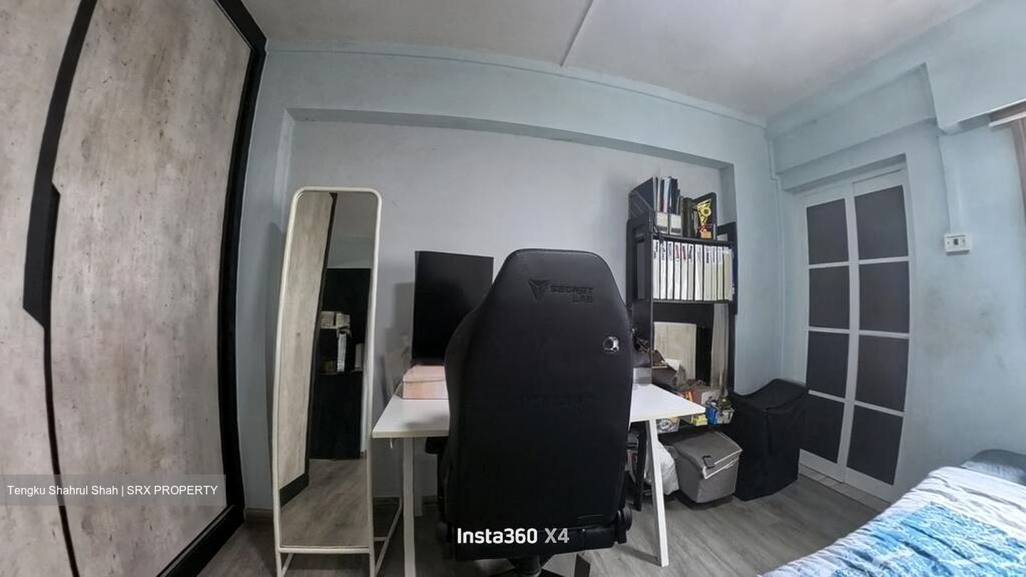 Tampines Street 42 (Tampines), Multi Generation #524339651